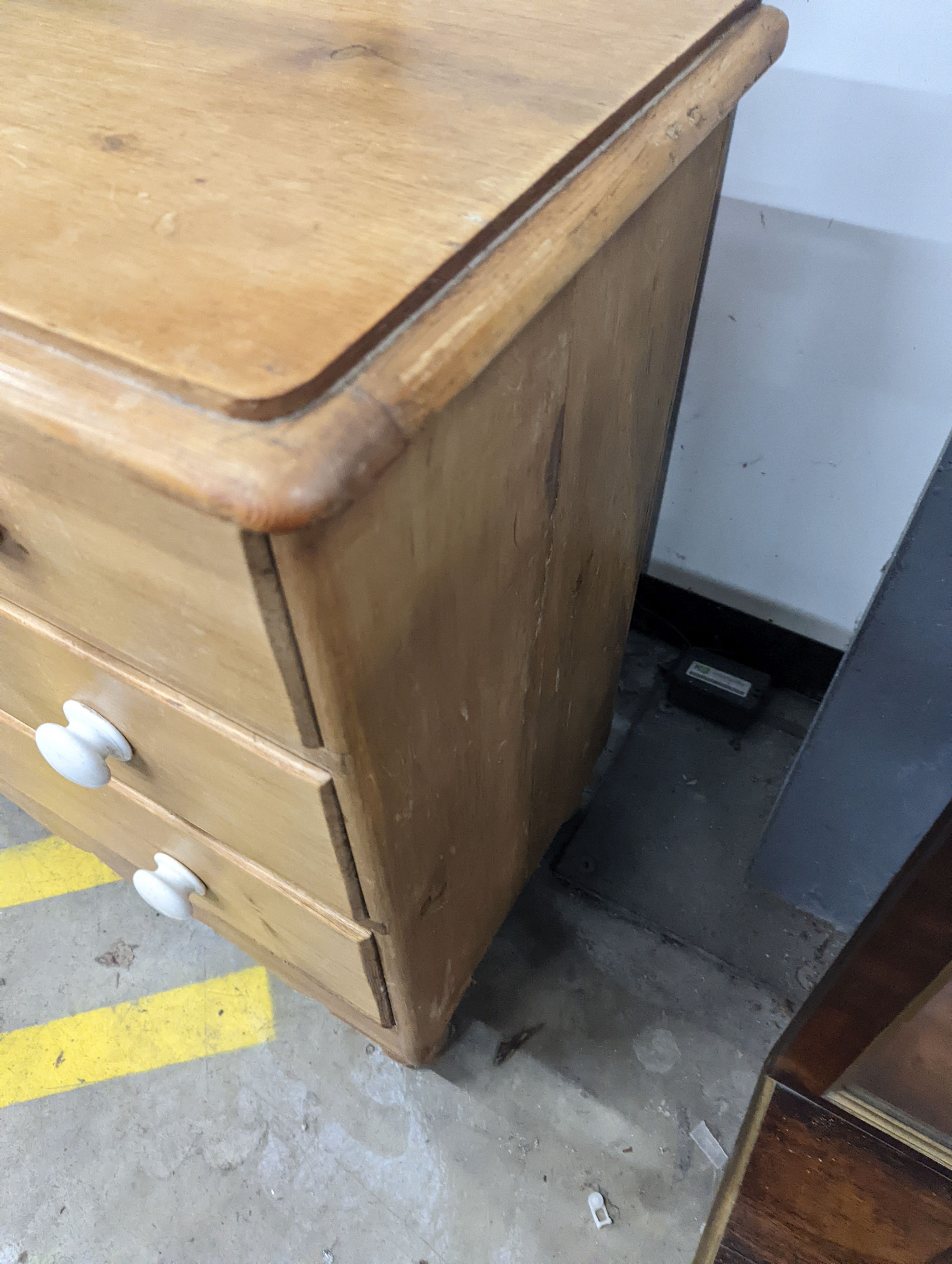 A small Victorian pine chest of four drawers, width 82cm, depth 42cm, height 81cm